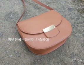 가죽공예/ 빈티지꼴라주 배우기^^ 매주 월요일 수업진행.자격증반, 취미반, 연구반, 원데이클래스로 구분되어진행됩니다^^국비훈련은~~월, 화요일저녁반 / 오후반 수업입니다. 